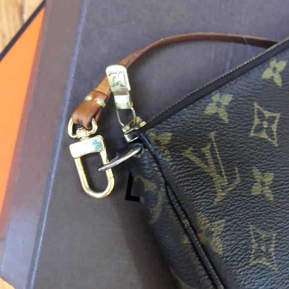Louis Vuitton Pochette Style M51980 - Picture 5 of 10